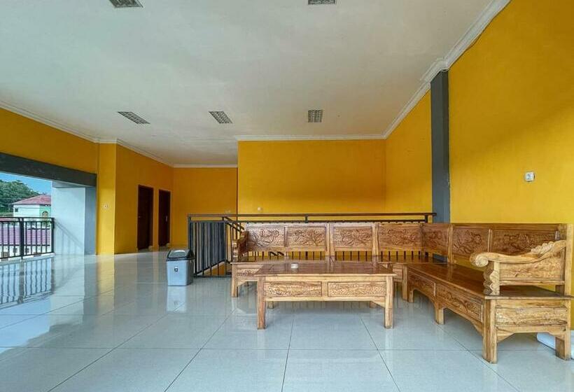 פנסיון Reddoorz @ Jalan Raya Kuta Lombok Mandalika