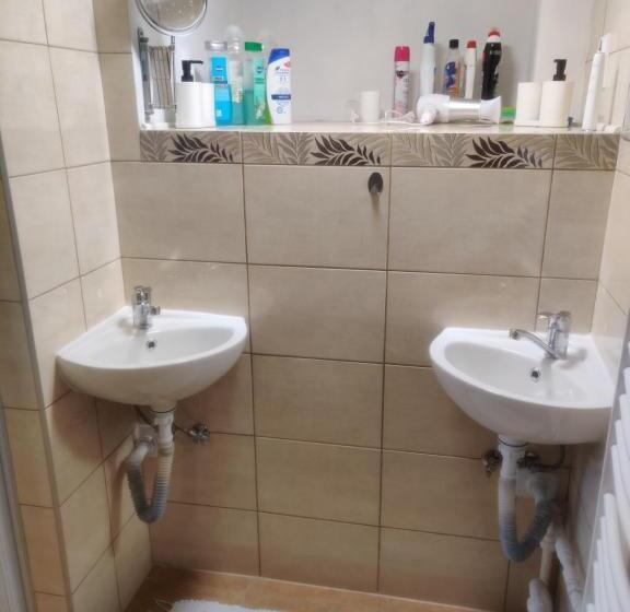 بنسيون Vitajte V Ivachnovej 145