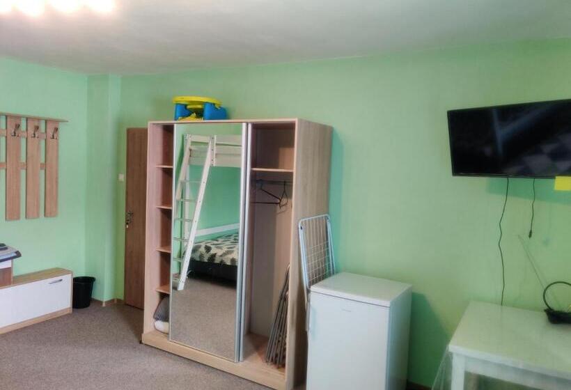 بنسيون Vitajte V Ivachnovej 145