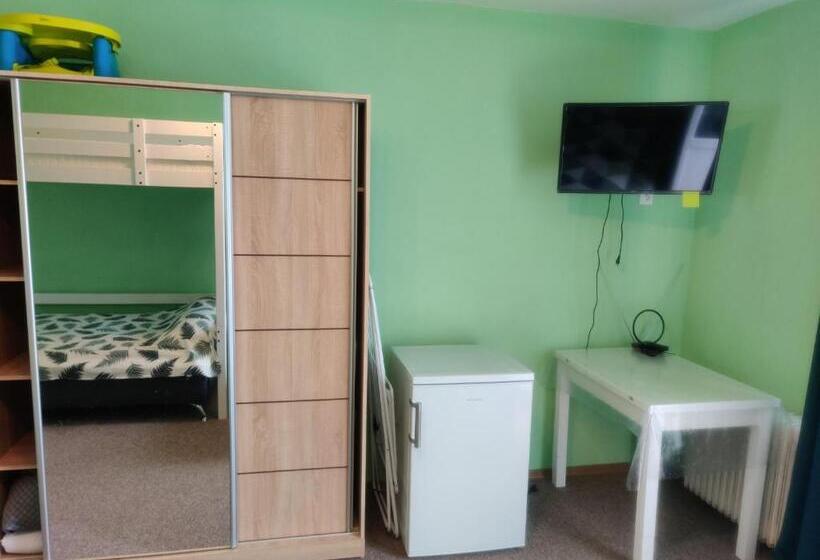 Пансион Vitajte V Ivachnovej 145