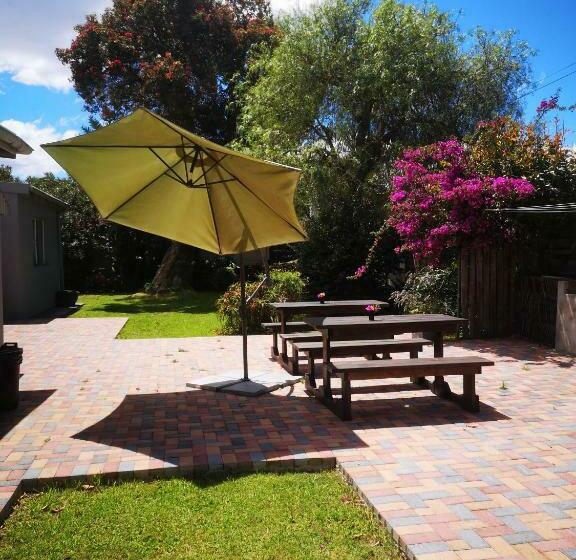 פנסיון Serenity Cove The Protea Room