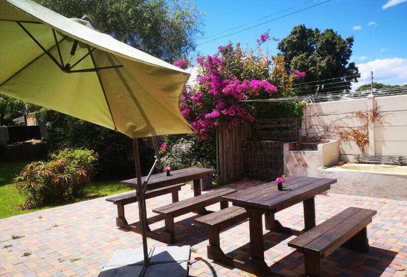 פנסיון Serenity Cove The Protea Room