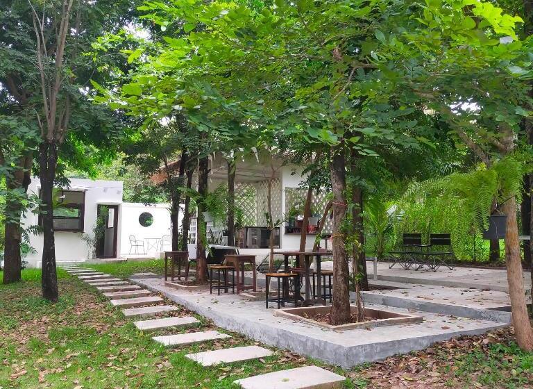 Пансион Smile Box Coffee & Resort