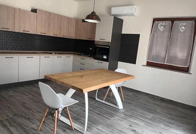 פנסיון Valentina S Garden House