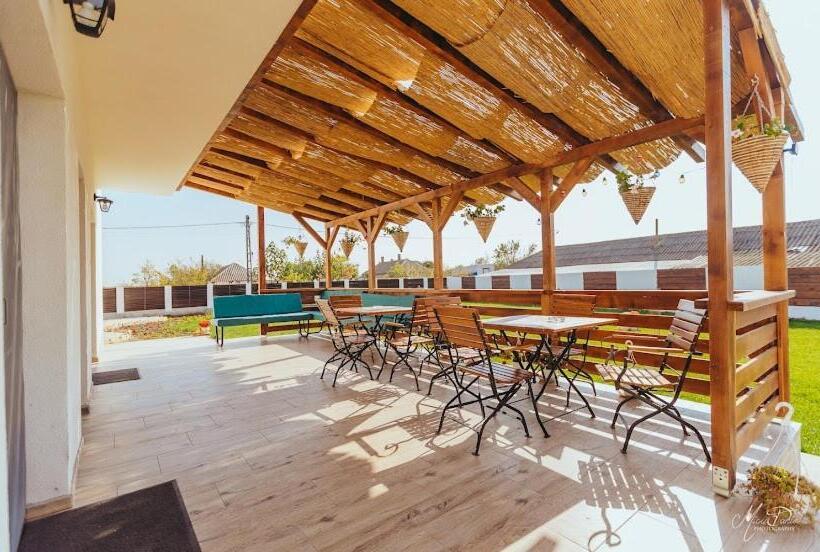 Pensiunea Căsuța Cu Stuf