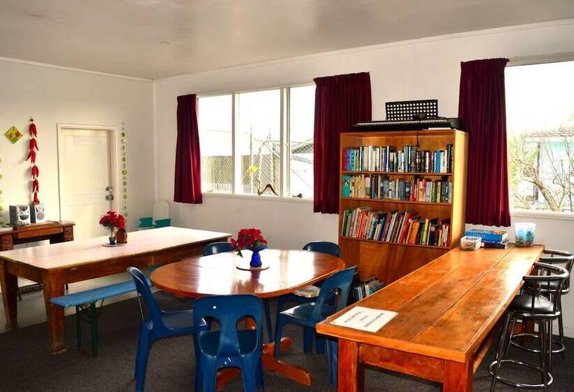 42b College House   Hostel