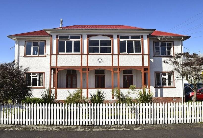 42b College House   Hostel