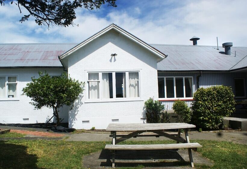 42b College House   Hostel