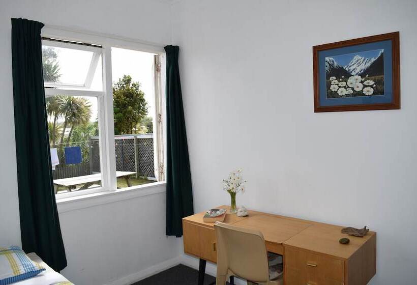 42b College House   Hostel