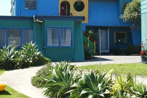 فندق صغير On the Beach Backpackers Lodge