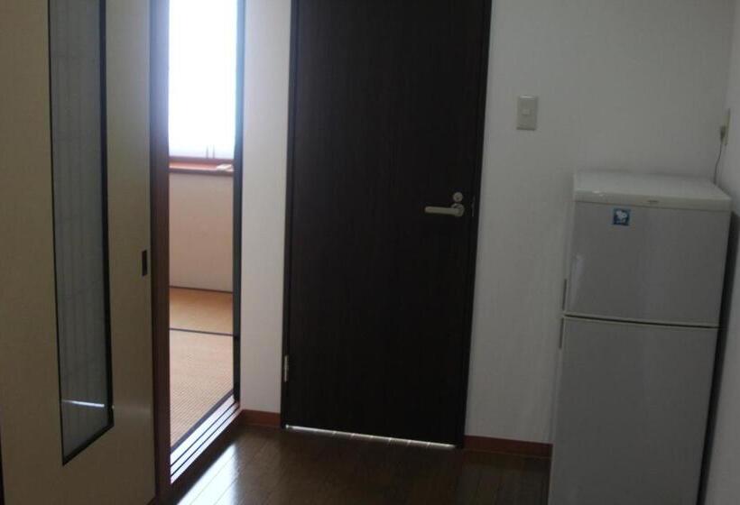 ユースホステル Shaq Bighouse