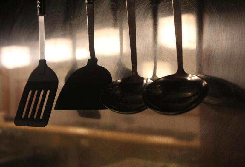 Общежитие Shaq Bighouse