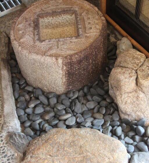 Общежитие Shaq Bighouse