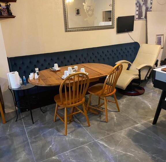 Bed and Breakfast Chaplins