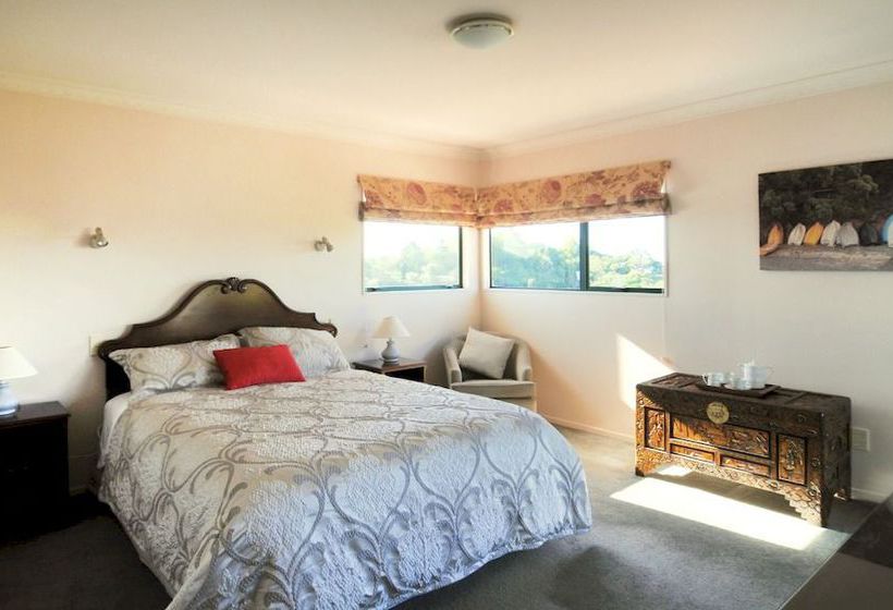 Crestwood Bed And Breakfast