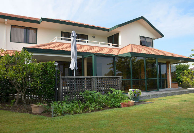 Crestwood Bed And Breakfast