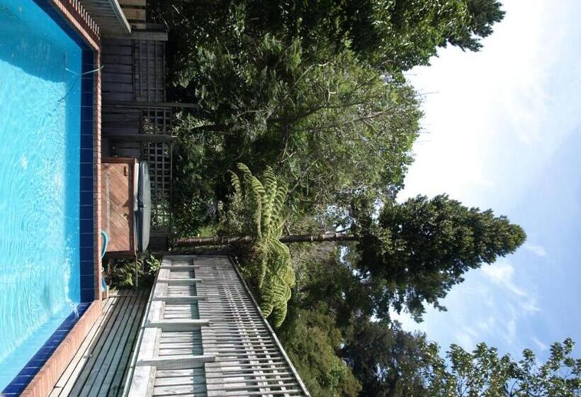 צימר Grafton Cottage & Chalets