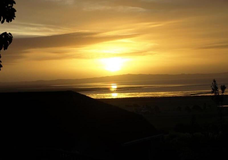 צימר Grafton Cottage & Chalets