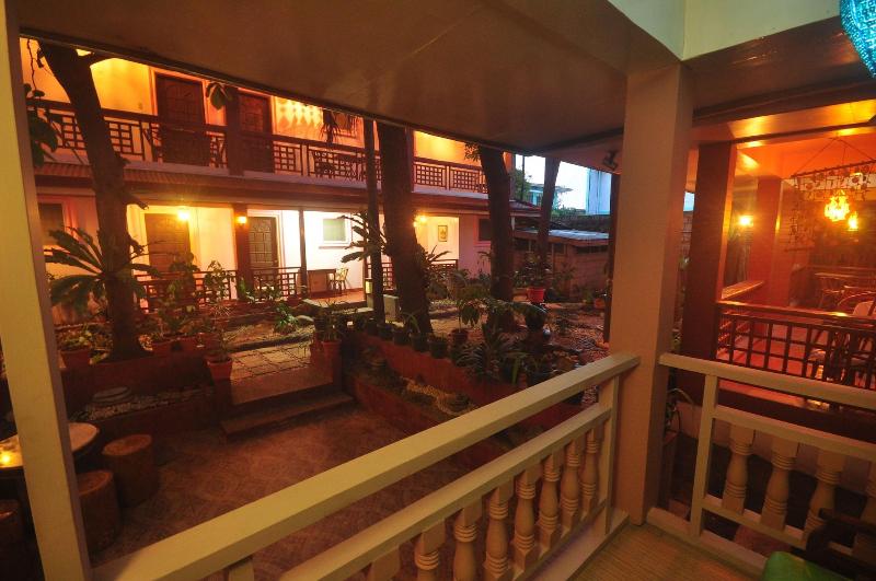 تختخواب و صبحانه Lola Itang Pension