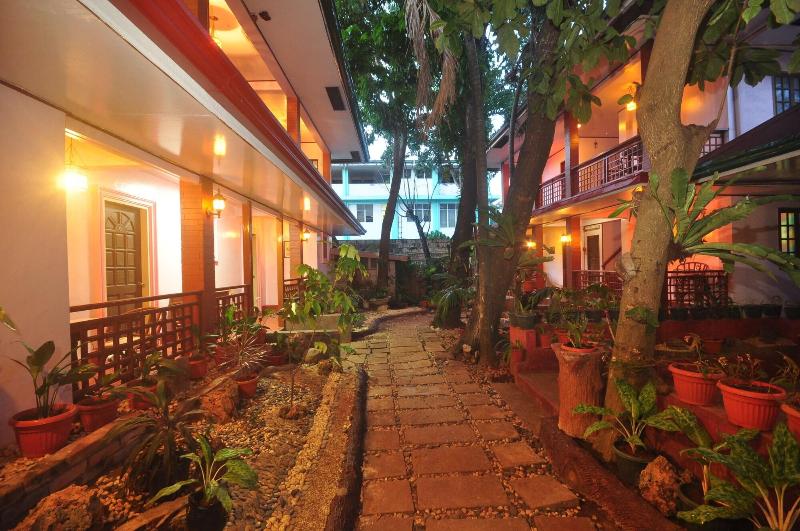 تختخواب و صبحانه Lola Itang Pension