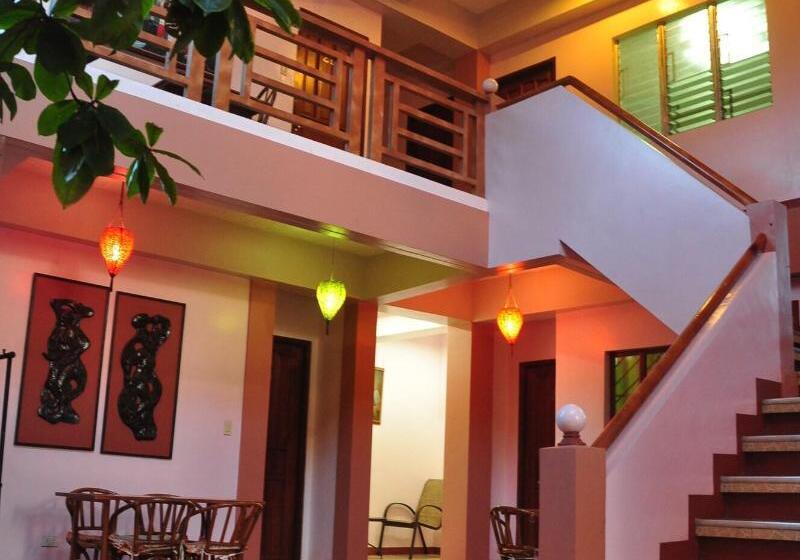 تختخواب و صبحانه Lola Itang Pension