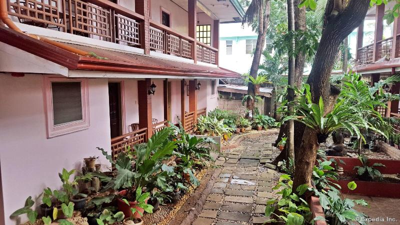 تختخواب و صبحانه Lola Itang Pension