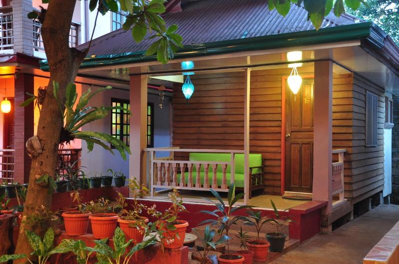 تختخواب و صبحانه Lola Itang Pension