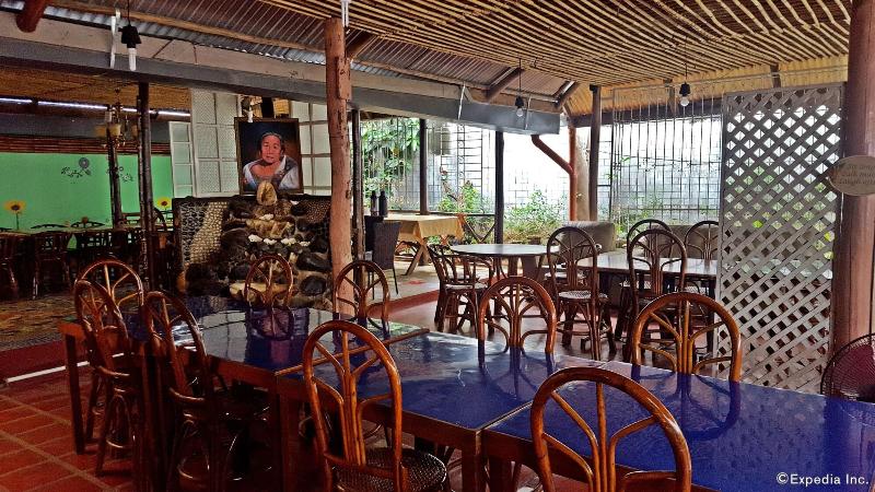 تختخواب و صبحانه Lola Itang Pension