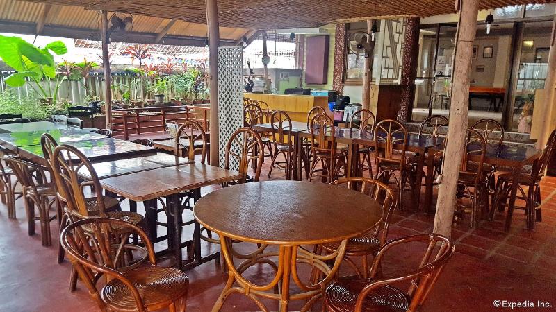 تختخواب و صبحانه Lola Itang Pension