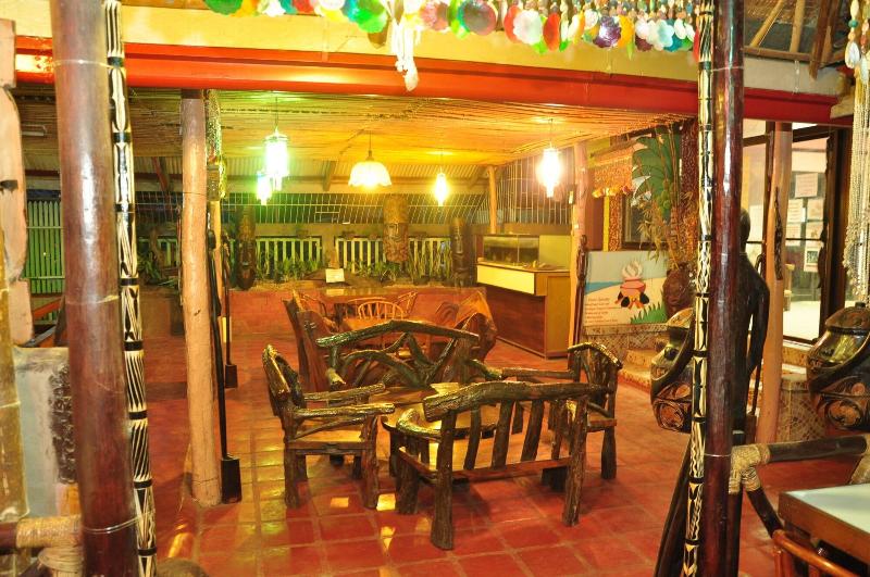 تختخواب و صبحانه Lola Itang Pension