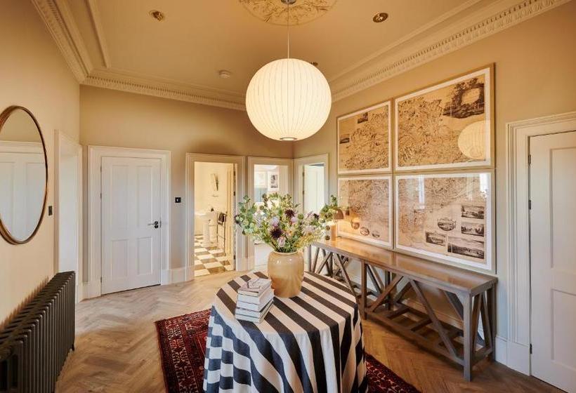 فندق Alexander Residence