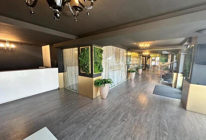 Отель Alex&george Boutique