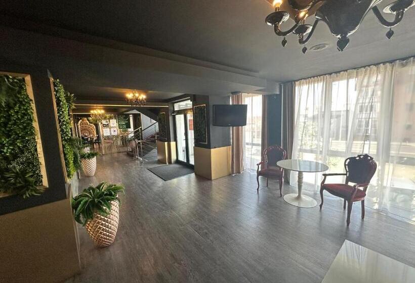 Отель Alex&george Boutique