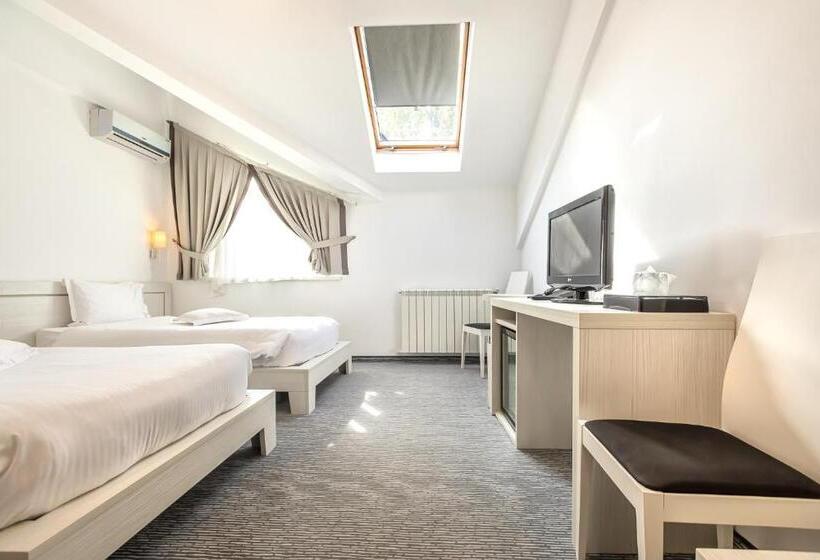 Отель Alex&george Boutique