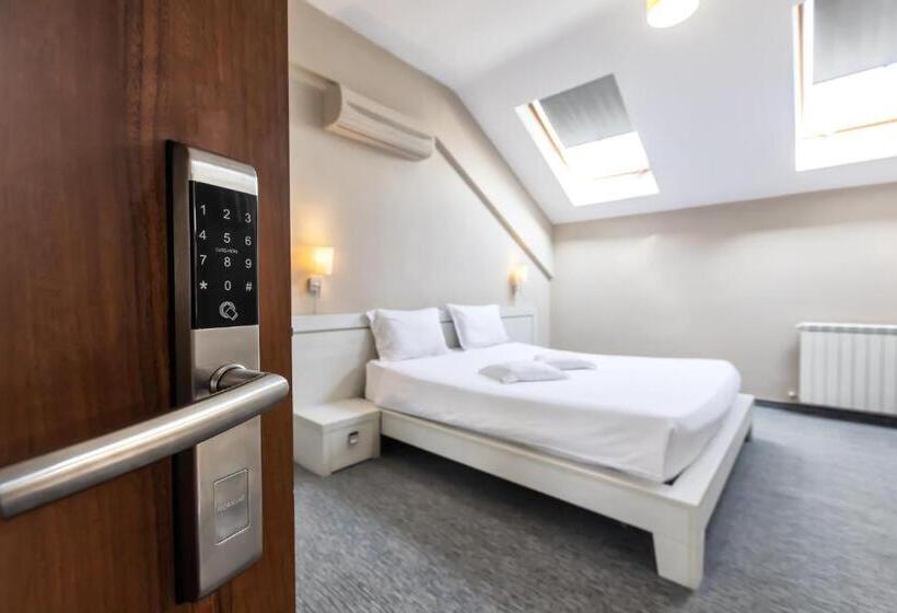 Отель Alex&george Boutique