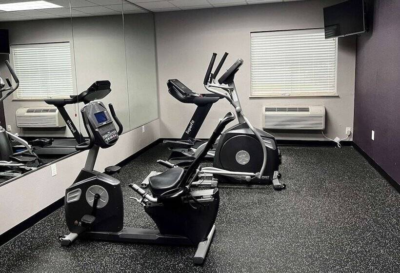 فندق Baymont By Wyndham College Station