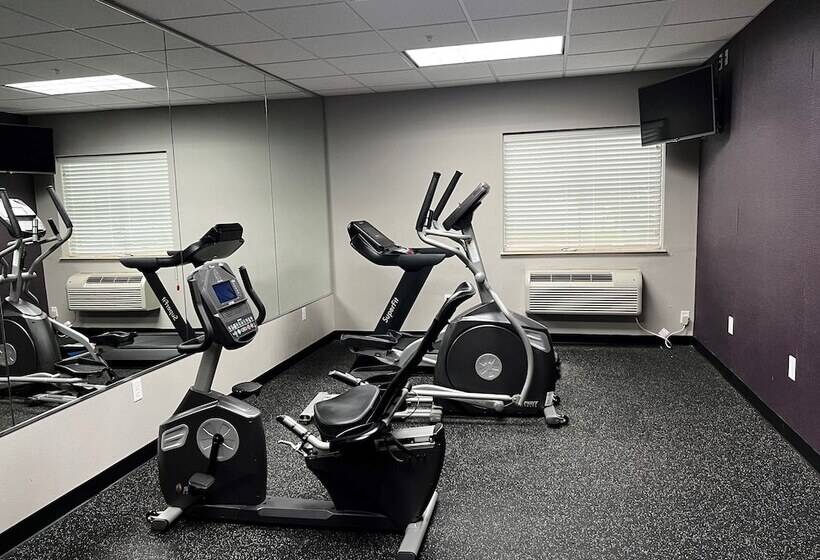 فندق Baymont By Wyndham College Station