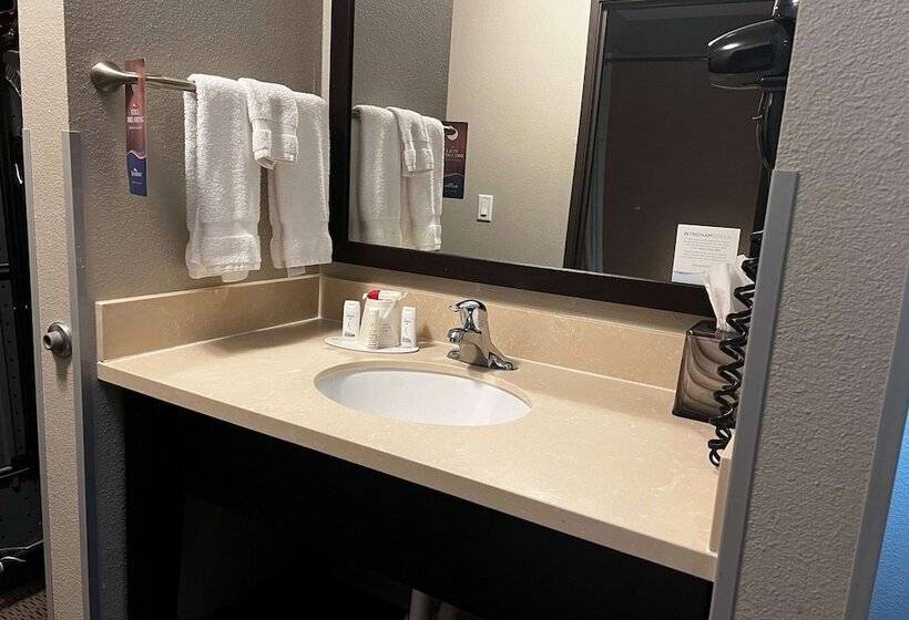 فندق Baymont By Wyndham College Station