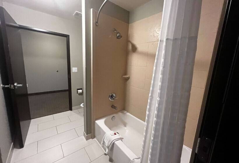 فندق Baymont By Wyndham College Station