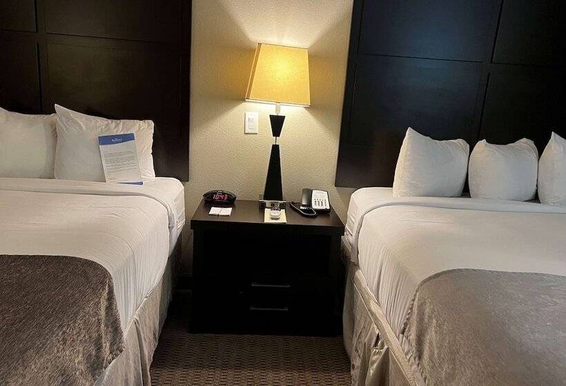 فندق Baymont By Wyndham College Station