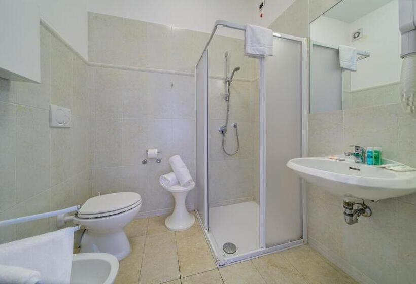 בית מלון כפרי Carlton Beach