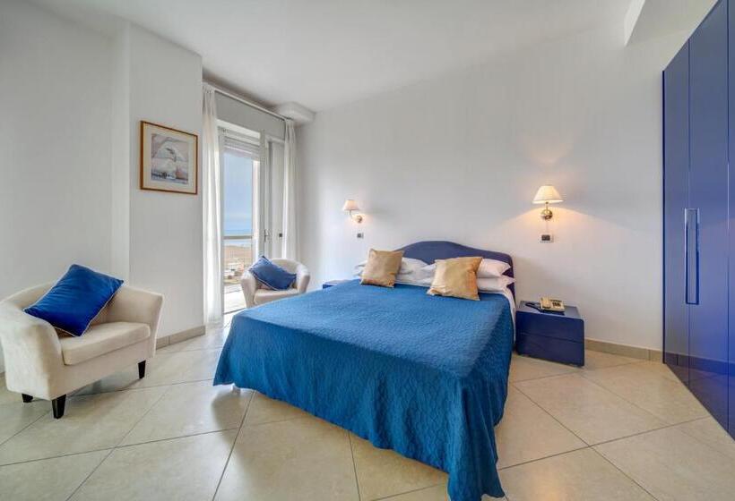 בית מלון כפרי Carlton Beach