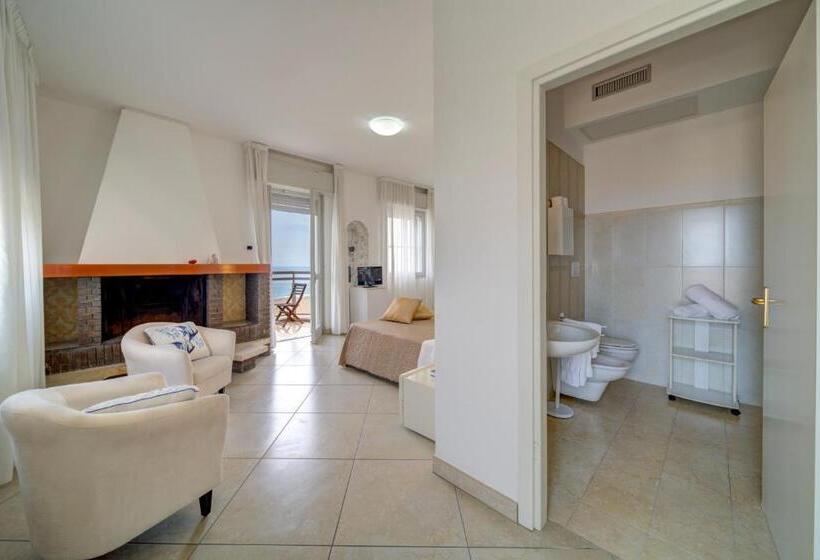 בית מלון כפרי Carlton Beach