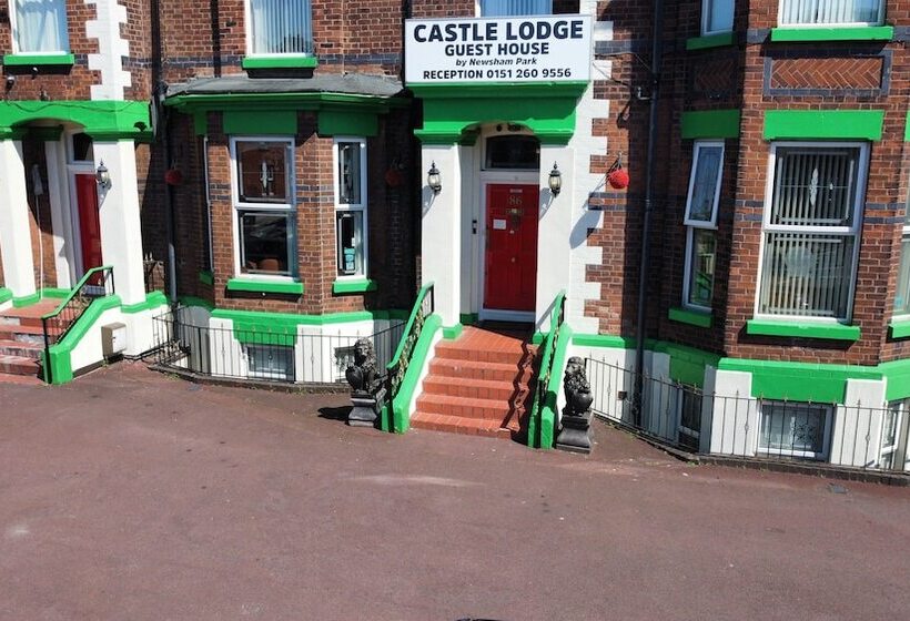 בית מלון כפרי Castle Lodge Guest House 86 88 Sheil Rd L6 3af