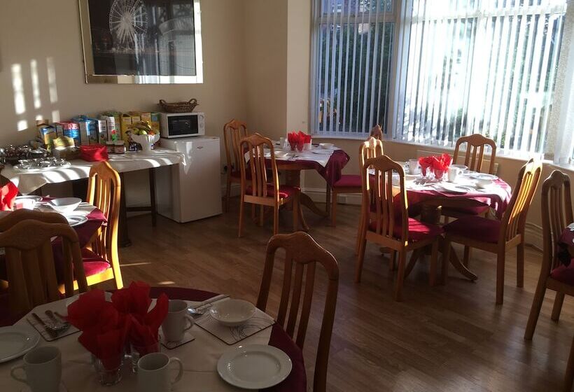 בית מלון כפרי Castle Lodge Guest House 86 88 Sheil Rd L6 3af