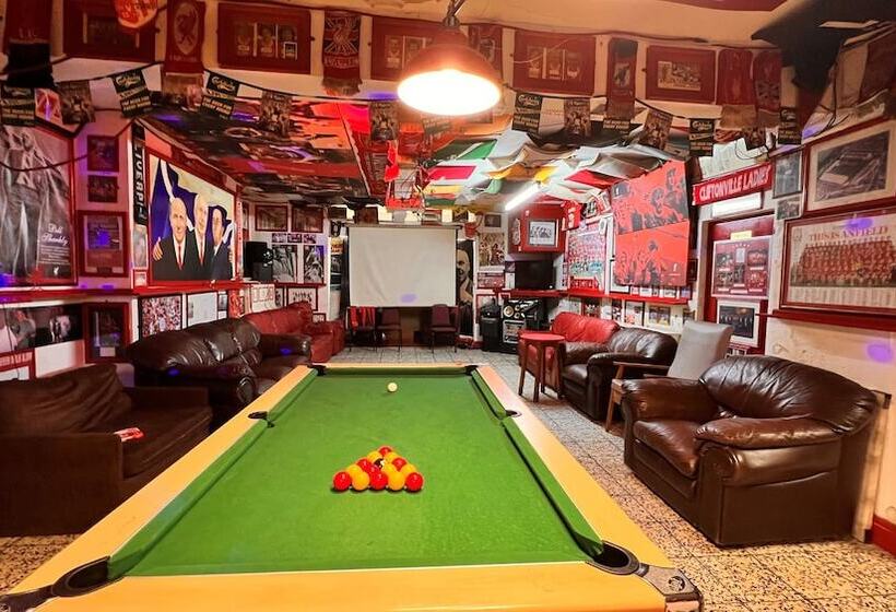 בית מלון כפרי Castle Lodge Guest House 86 88 Sheil Rd L6 3af