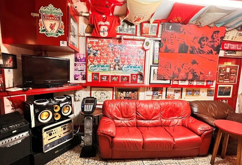 בית מלון כפרי Castle Lodge Guest House 86 88 Sheil Rd L6 3af