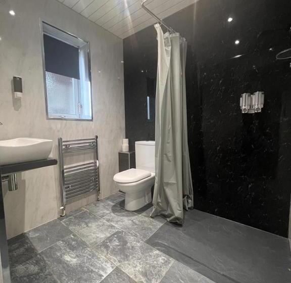 בית מלון כפרי Charnwood Regency Guest House