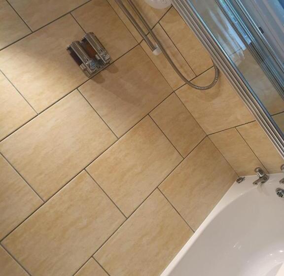 בית מלון כפרי Charnwood Regency Guest House