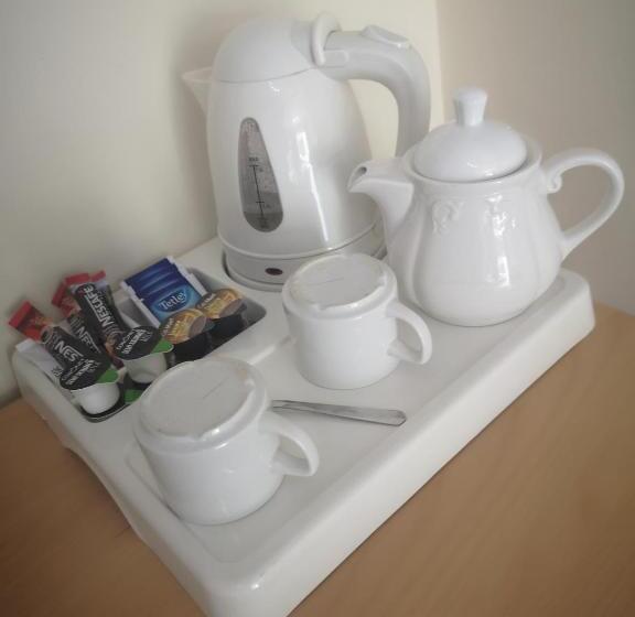 هتل Charnwood Regency Guest House